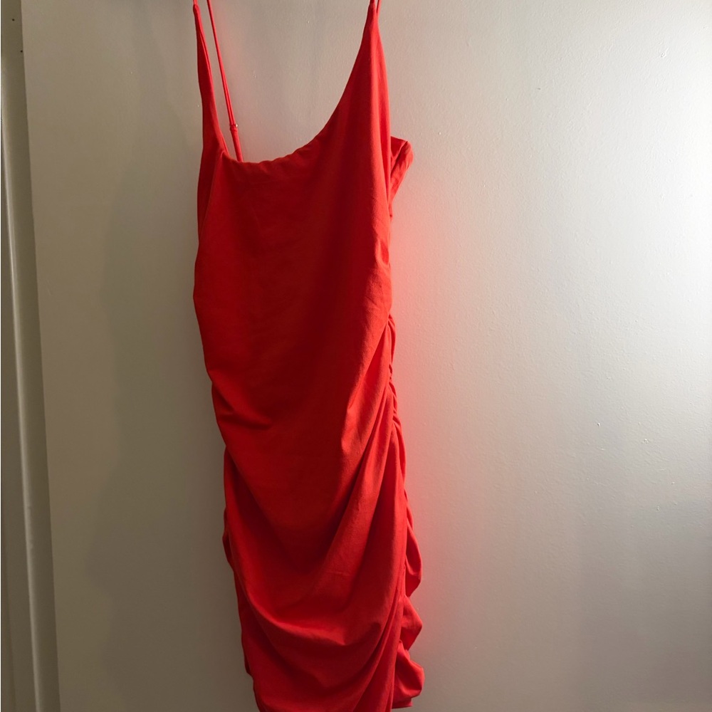 ONE TIME THING
ASYMMETRIC RUCHED MINI DRESS IN RED - OH POLLY